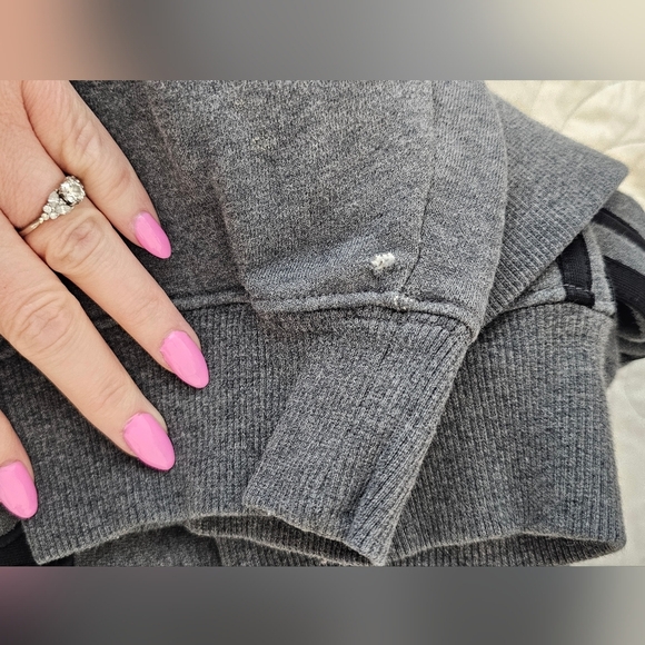 Adidas Men's Gray 2005 Vintage Hoodie Men's Size Large *See flaws - Picture 2 of 10